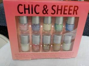 lot 26 image: Chic and Sheer...