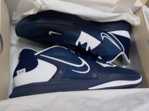lot 48 image: Kyrie size 16.5 Tennis Shoes...