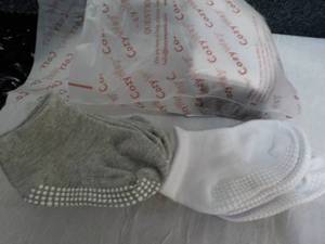 lot 127 image: 14 pair Infant Socks...
