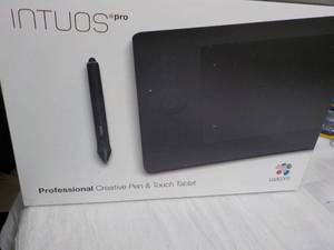 lot 132 image: Intuos Pro Wacom Professional Creat...