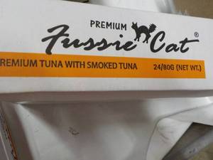 lot 160 image: 24 cans Fussie Cat Food...
