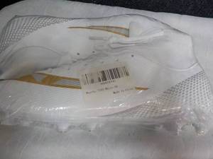 lot 213 image: Wugehou Cleats size 43...
