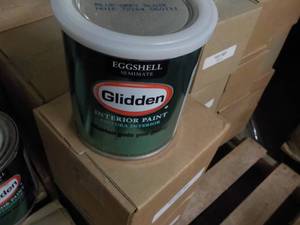 lot 275 image: 8 qts Glidden Paint- your choice of...