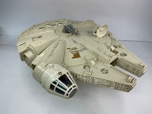 lot 2 image: 1979 Star Wars Millennium Falcon