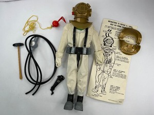 lot 5 image: 1965 Deep Sea Diving G.I. Joe Outfit & Accessories