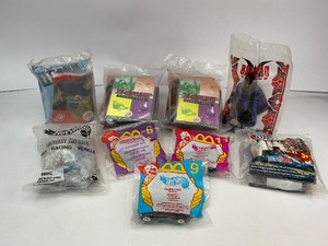 lot 17 image: Vintage Kids Meal Toy Lot