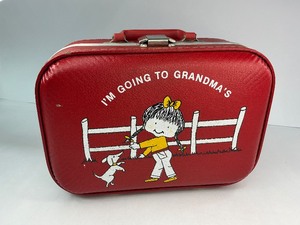 lot 32 image: Im Going to Grandmas Suitcase