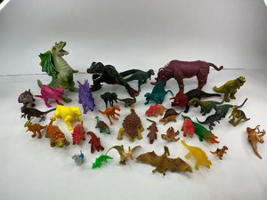 lot 43 image: Vintage Plastic Dinosaur Lot #3