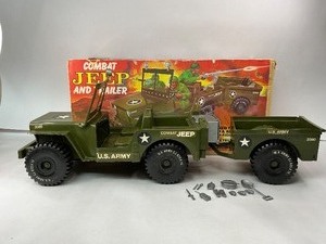lot 49 image: 1976 Empire US Army Combat Jeep and Trailer with Accessories & Box