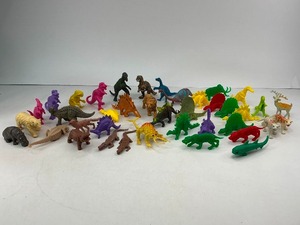 lot 53 image: Vintage Plastic Toy Dinosaurs & Animals