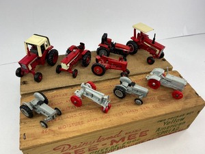 lot 29 image: 164 Scale Diecast International, McCormick Deering, Farmall Tractors, Case Tractor is Plastic