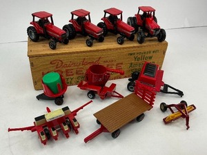 lot 58 image: 164 Scale Diecast Case International Tractors with Accessories