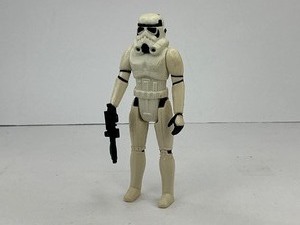 lot 66 image: 1977 Star Wars Stormtrooper Action Figure with Weapon