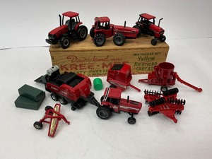 lot 76 image: 164 Scale Diecast International Harvester, Case Tractors with Accessories