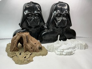 lot 88 image: Star Wars ESB Dagobah & Hoth Turret & Probot Playsets with Two Darth Vader Action Figure Carrying Case