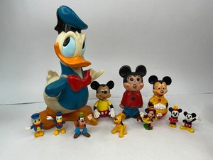 lot 91 image: Walt Disney Figure Lot - Mickey & Minnie Mouse, Donald Duck, Goofy, & Pluto