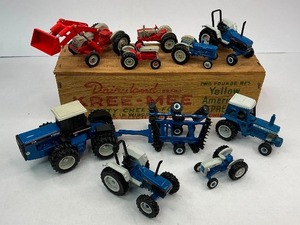 lot 96 image: 164 Scale Diecast Ford Tractors with Accessories