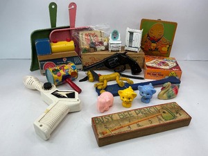 lot 98 image: Vintage Toy Box Lot