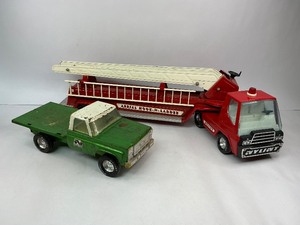 lot 148 image: Nylint Flatbed Truck and Aerial Hook-N-Ladder Fire Truck