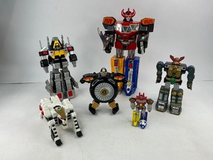 lot 153 image: Power Rangers Action Figure Lot