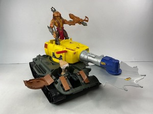 lot 176 image: Small Soldiers Buzzsaw Tank with Archer Gorgonite Leader Action Figure
