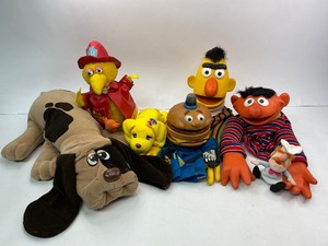 lot 187 image: Plush & Hand Puppet Lot