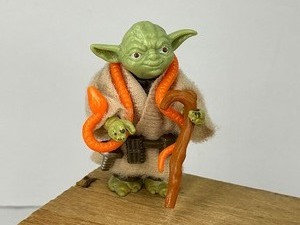 lot 94 image: 1980 Yoda Action Figure - Complete