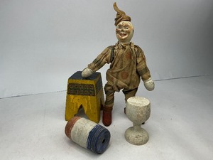 lot 212 image: Antique Schoenhut Humpty Dumpty Circus Clown and Accessory Standing Blocks