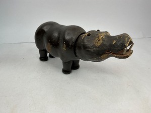 lot 213 image: Antique Schoenhut Humpty Dumpty Circus Hippo