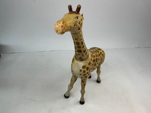 lot 215 image: Antique Schoenhut Humpty Dumpty Circus Giraffe