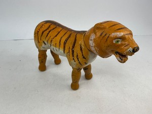 lot 218 image: Antique Schoenhut Humpty Dumpty Circus Tiger