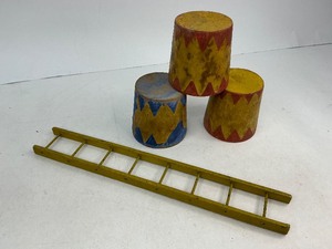 lot 219 image: Antique Schoenhut Humpty Dumpty Circus Standing Blocks & Ladder
