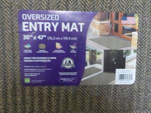 lot 14 image: Oversized Entry Mat 30 x 47...