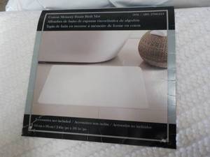 lot 17 image: Cotton Memory Foam Mat White 24 x 3...