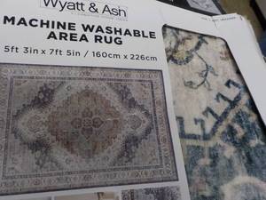 lot 22 image: Wyatt and Ash Machine Washable 53...