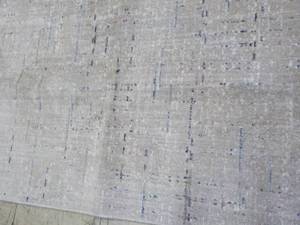 lot 28 image: 30 x 45 Accent Rug...