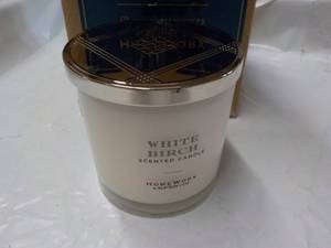 lot 35 image: Homeworx 3 Wick White Birch Scented...