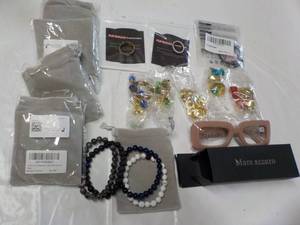 lot 73 image: Jewelry Lot...