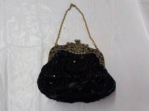 lot 108 image: New Vintage Looking Black Purse 9 x...