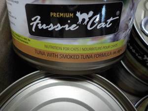 lot 123 image: 24 Cans Fussie Cat Food...