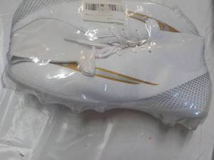 lot 124 image: Wugehu White Cleats size 43...