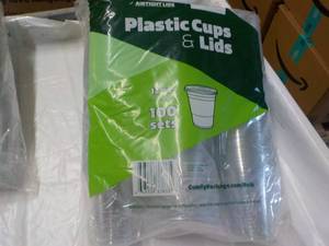 lot 131 image: 100 Sets 12 oz Plastic Cups and Lid...