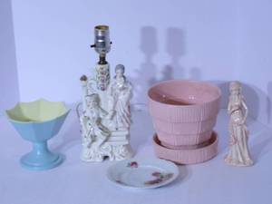 lot 161 image: Vintaqge lamp (works), Mccoy pink p...