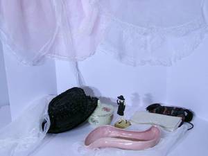 lot 162 image: Vintage aprons, womans hat, irredec...