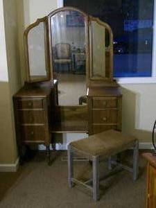 lot 167 image: Vintage vanity with bench 68 x 46...