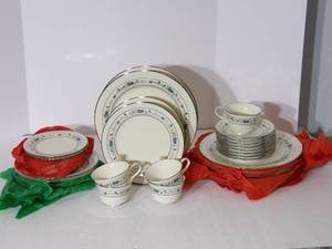 lot 172 image: Nortitake Ivory China  dishes  34 p...