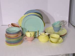 lot 173 image: LuRay dishes  39 pieces (rack not ...