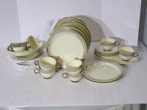 lot 174 image: Taylor Smith dishes 32 pieces  (rac...