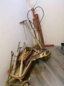 lot 180 image: Vintage metal outdoor garden junk ...