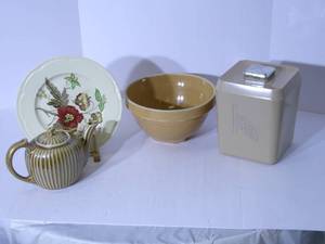 lot 134 image: Vintage Crock bowl, plate, teapot a...